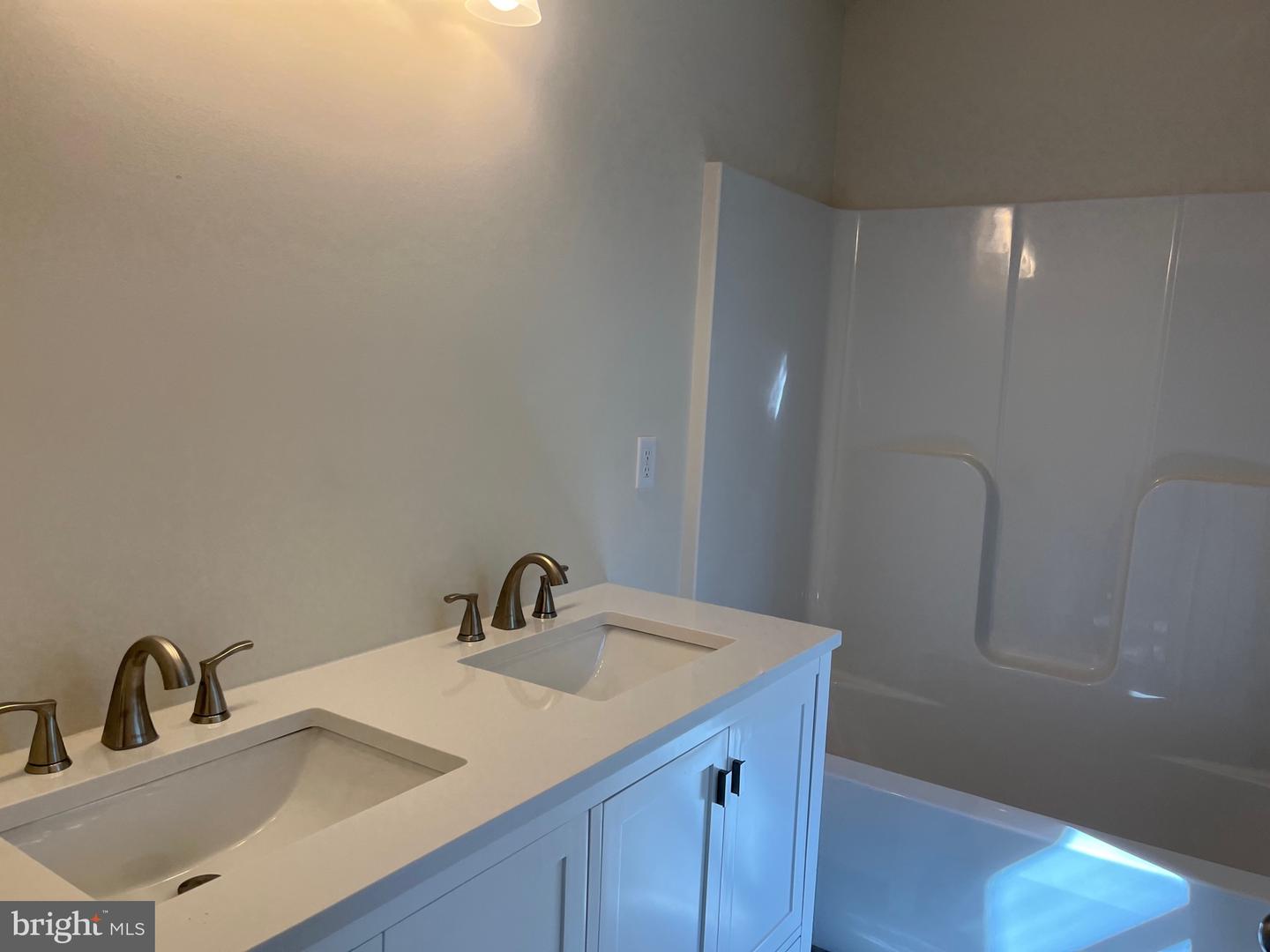 32 Placid Rd