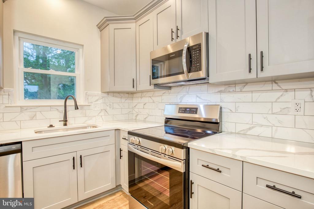 253 SHIRLEY LANE