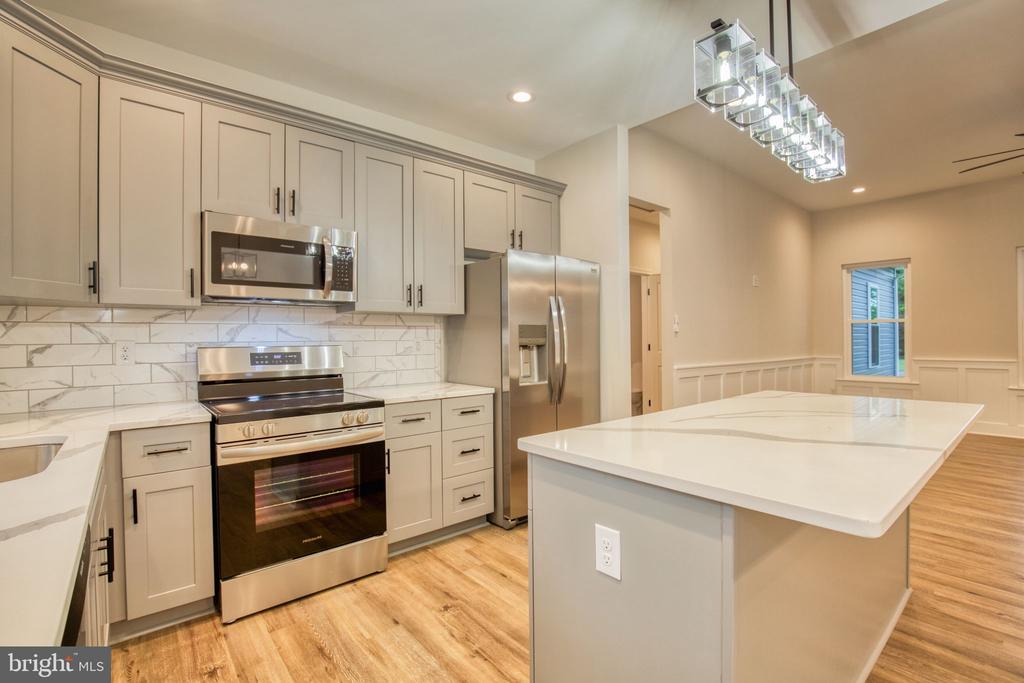 253 SHIRLEY LANE