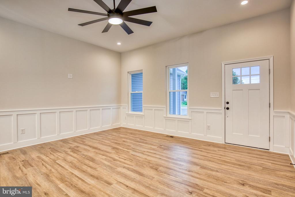 253 SHIRLEY LANE