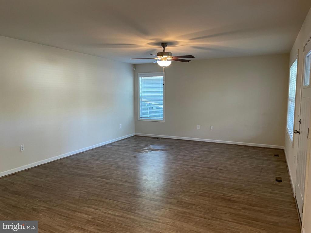 395 SHOREWOOD DR
