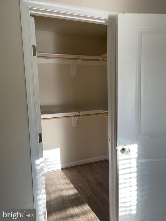 395 SHOREWOOD DR
