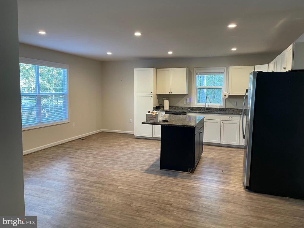 395 SHOREWOOD DR