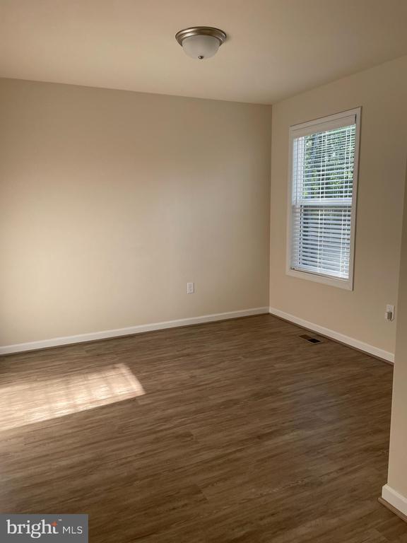 395 SHOREWOOD DR