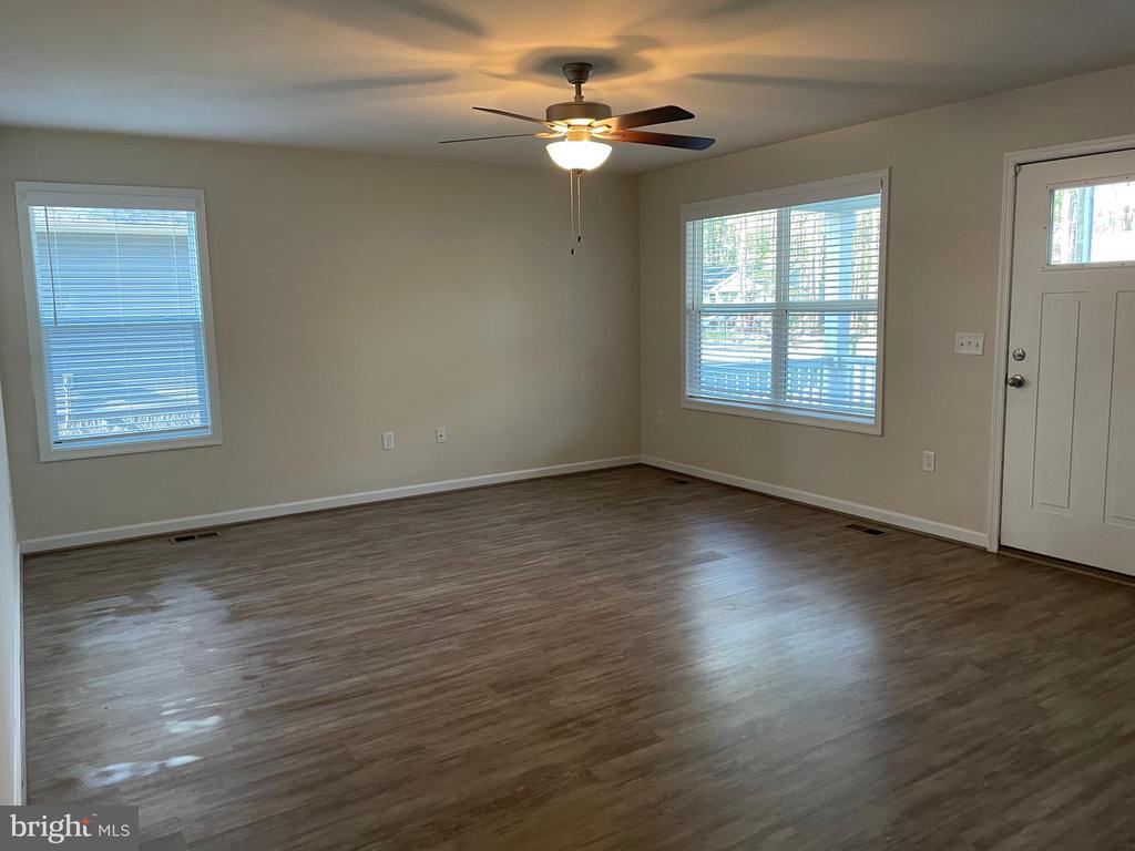 395 SHOREWOOD DR