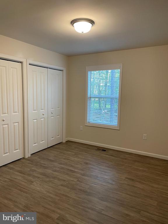 395 SHOREWOOD DR