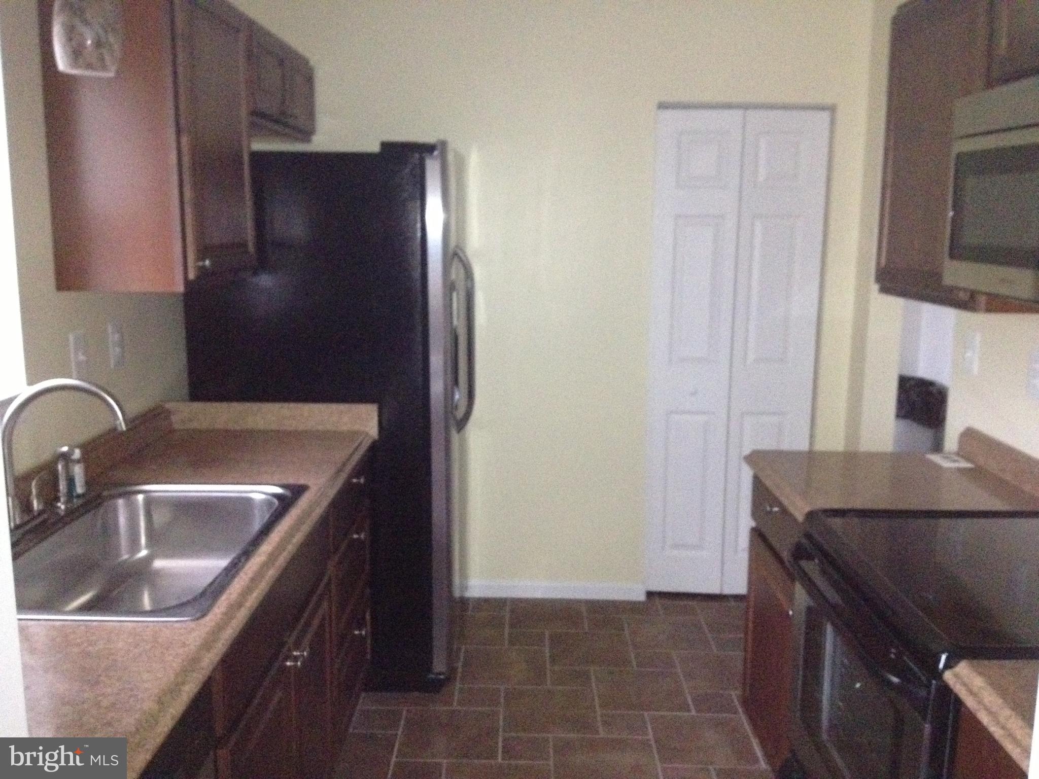 236 MEADOWVIEW LN.