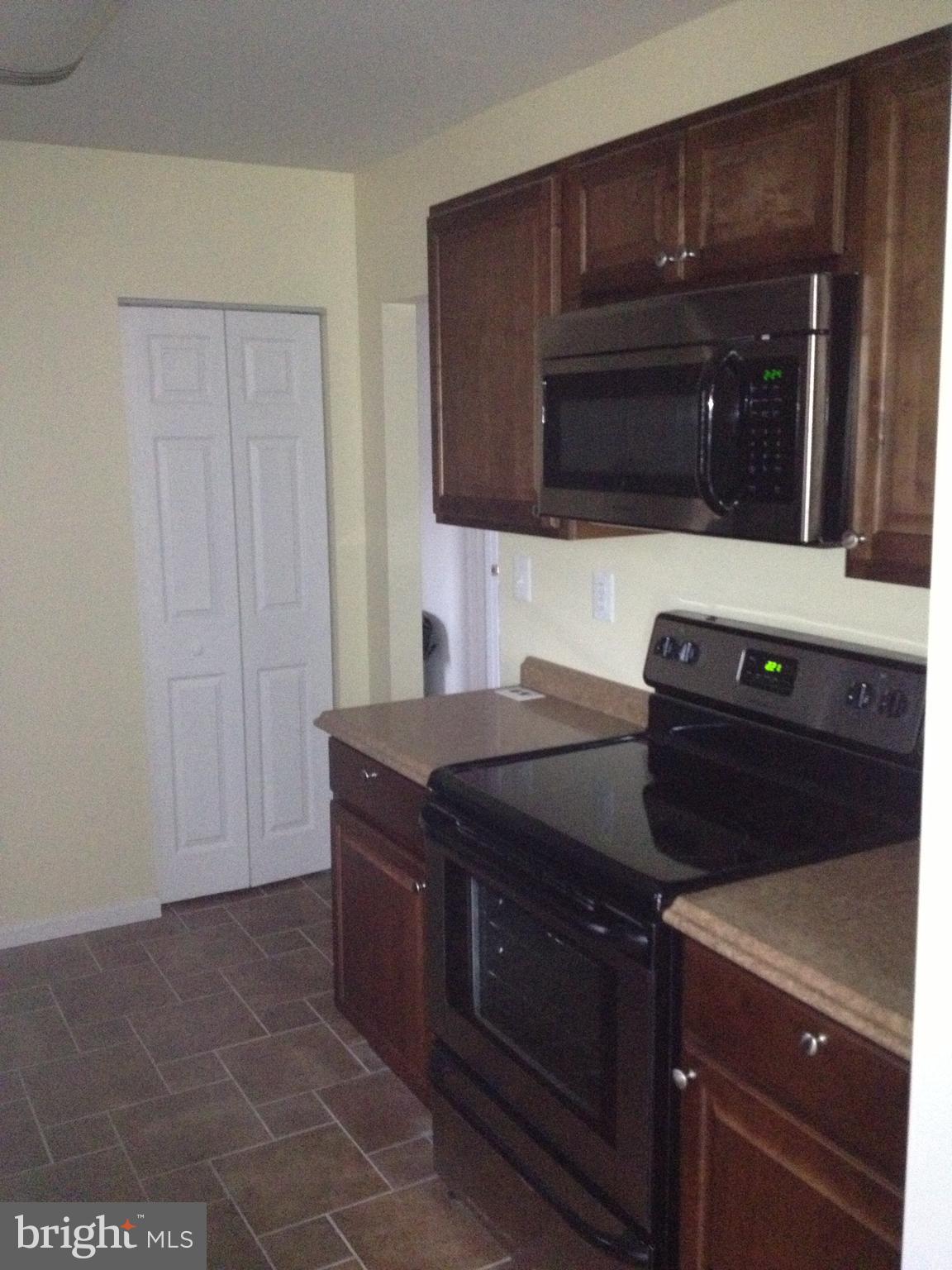 236 MEADOWVIEW LN.