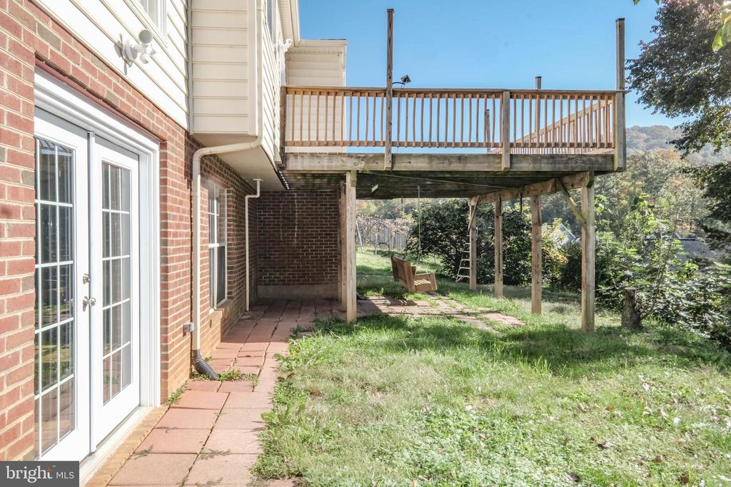 1421 PICKETT COURT