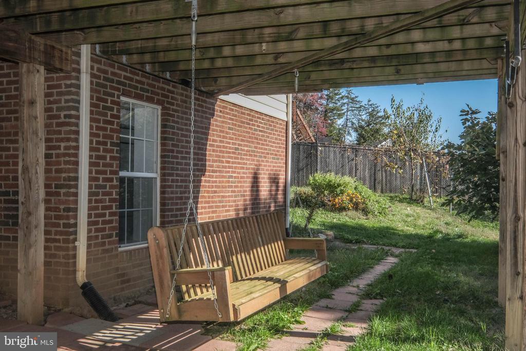 1421 PICKETT COURT