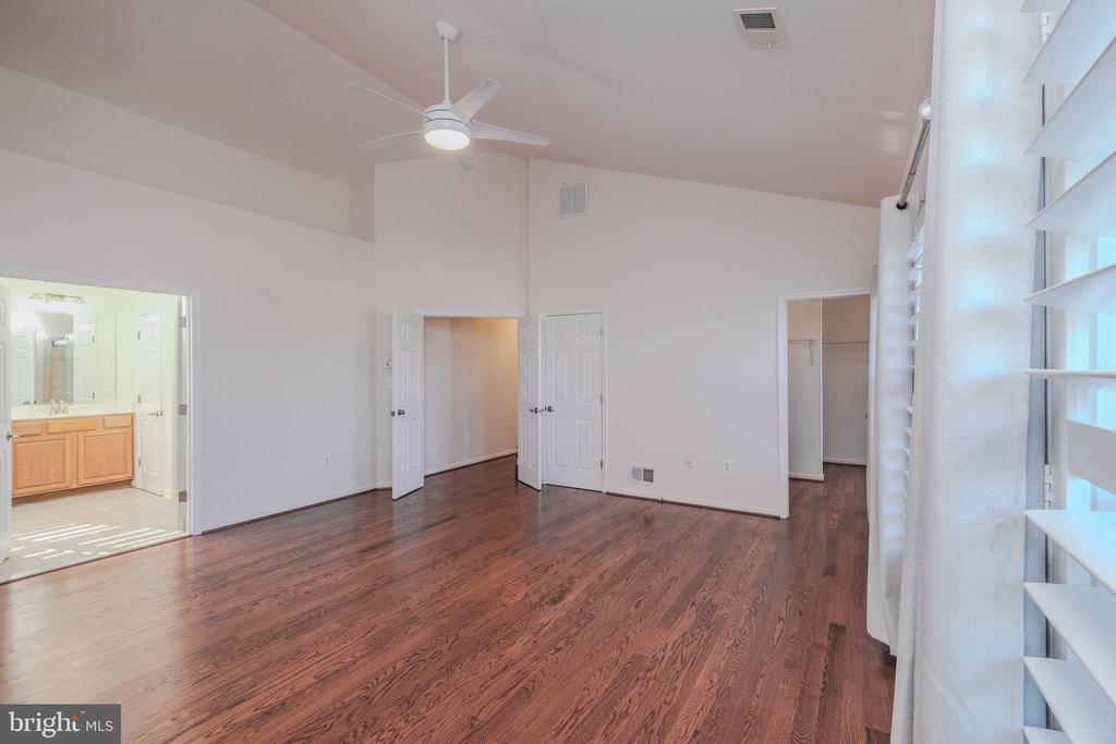 1421 PICKETT COURT