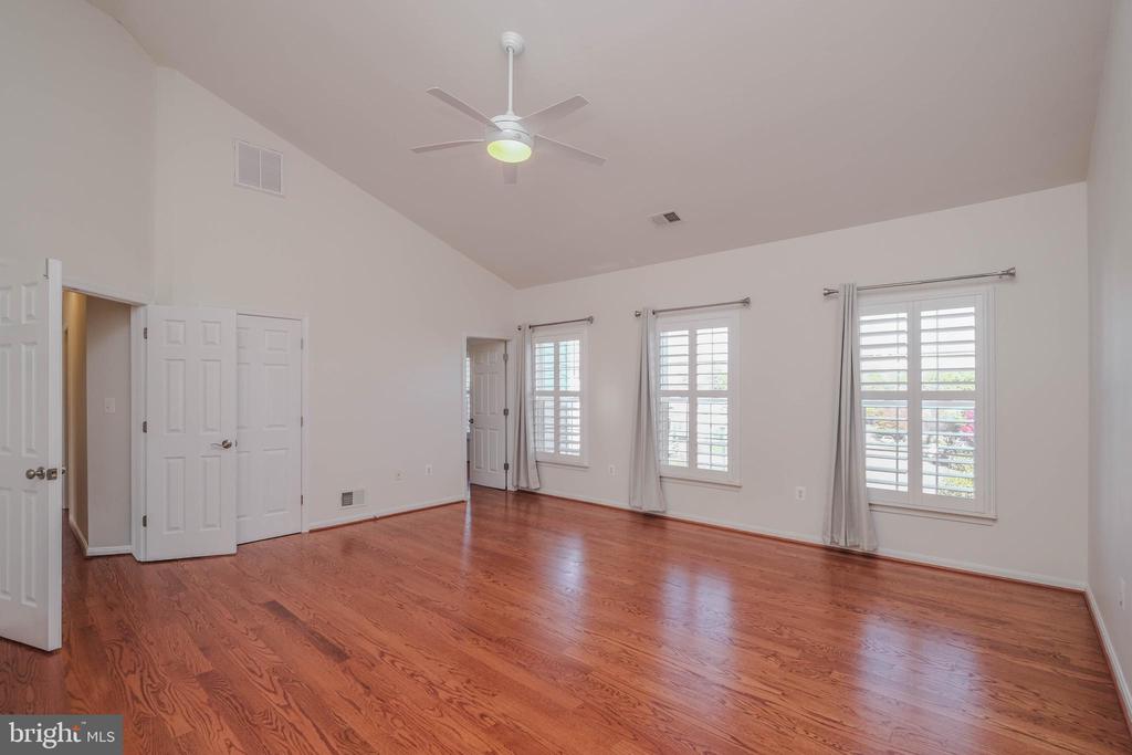 1421 PICKETT COURT
