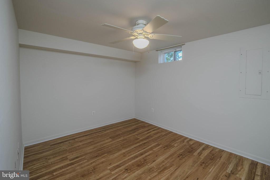 1421 PICKETT COURT
