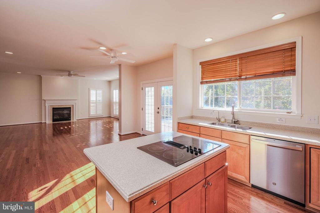 1421 PICKETT COURT