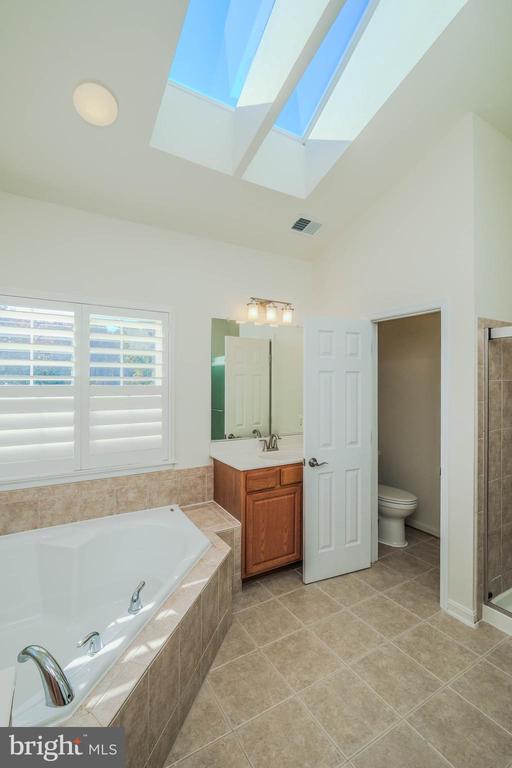 1421 PICKETT COURT