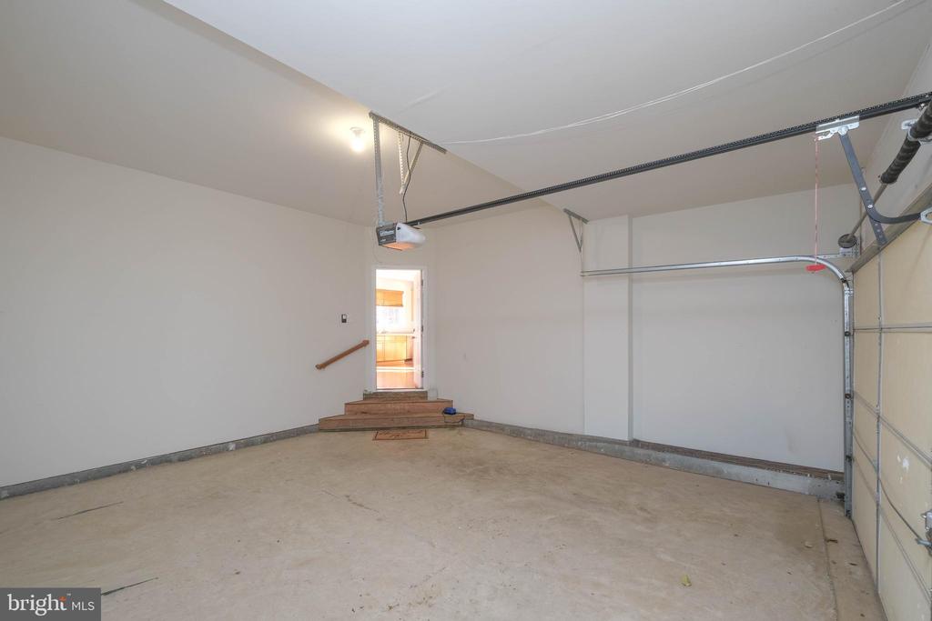 1421 PICKETT COURT