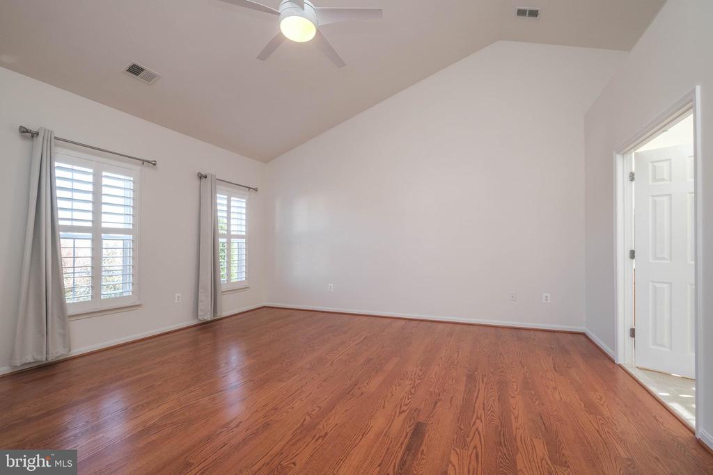 1421 PICKETT COURT