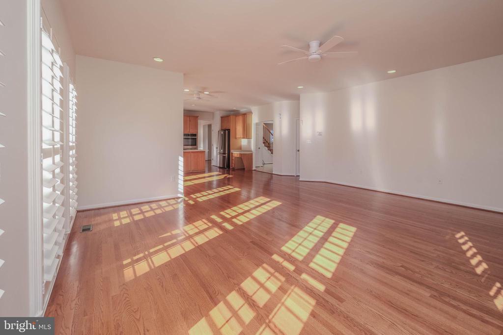 1421 PICKETT COURT