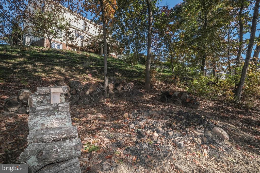 1421 PICKETT COURT
