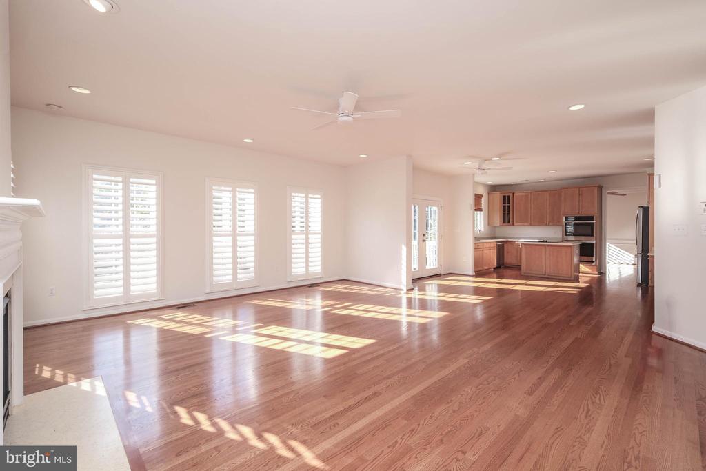 1421 PICKETT COURT
