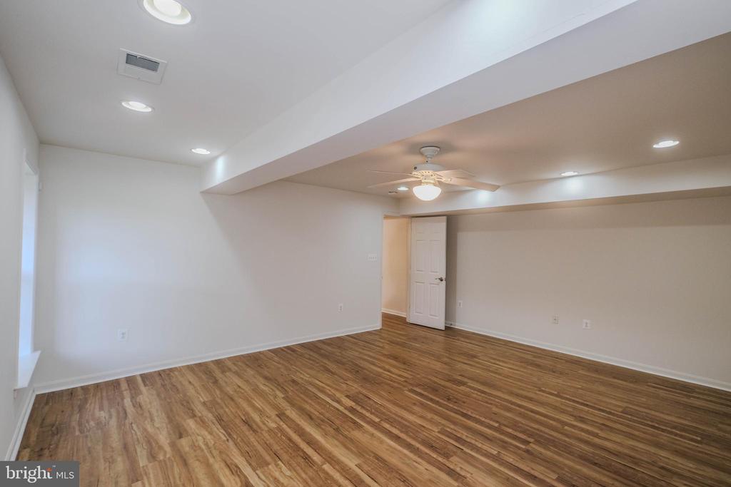 1421 PICKETT COURT