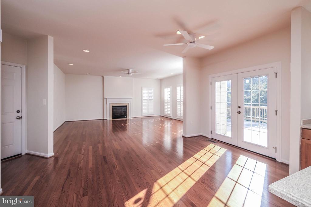 1421 PICKETT COURT