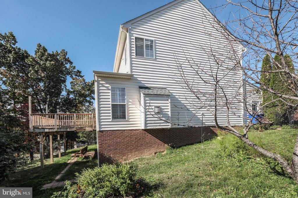 1421 PICKETT COURT