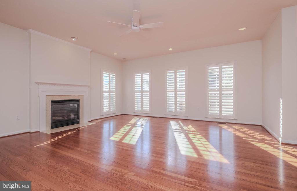 1421 PICKETT COURT