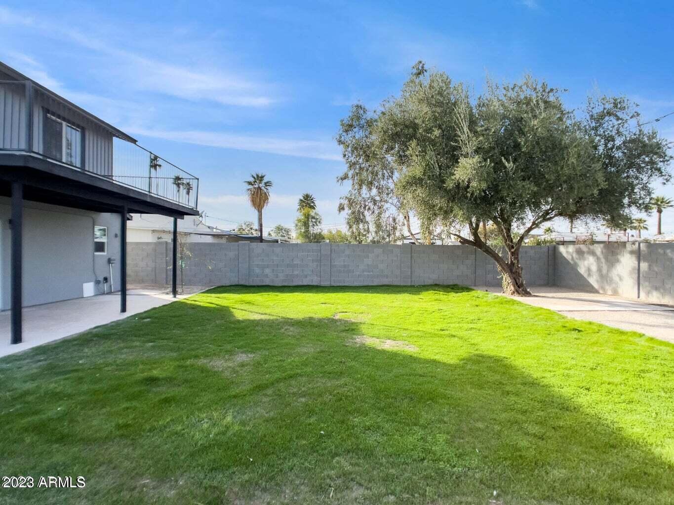 1430 E PALM Lane