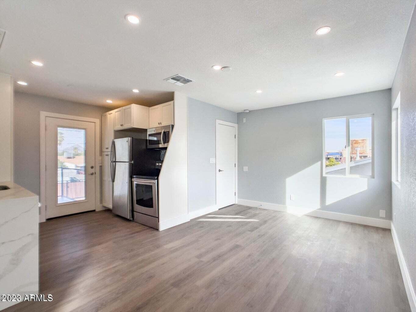 1430 E PALM Lane