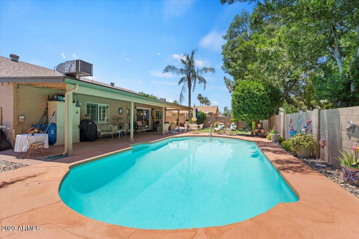 2944 W SANDRA Terrace