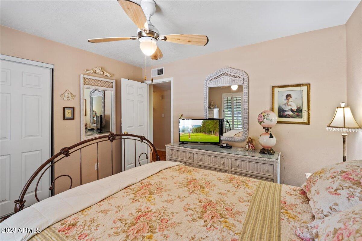 2944 W SANDRA Terrace