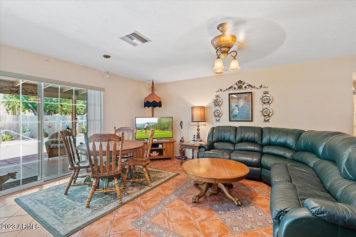 2944 W SANDRA Terrace