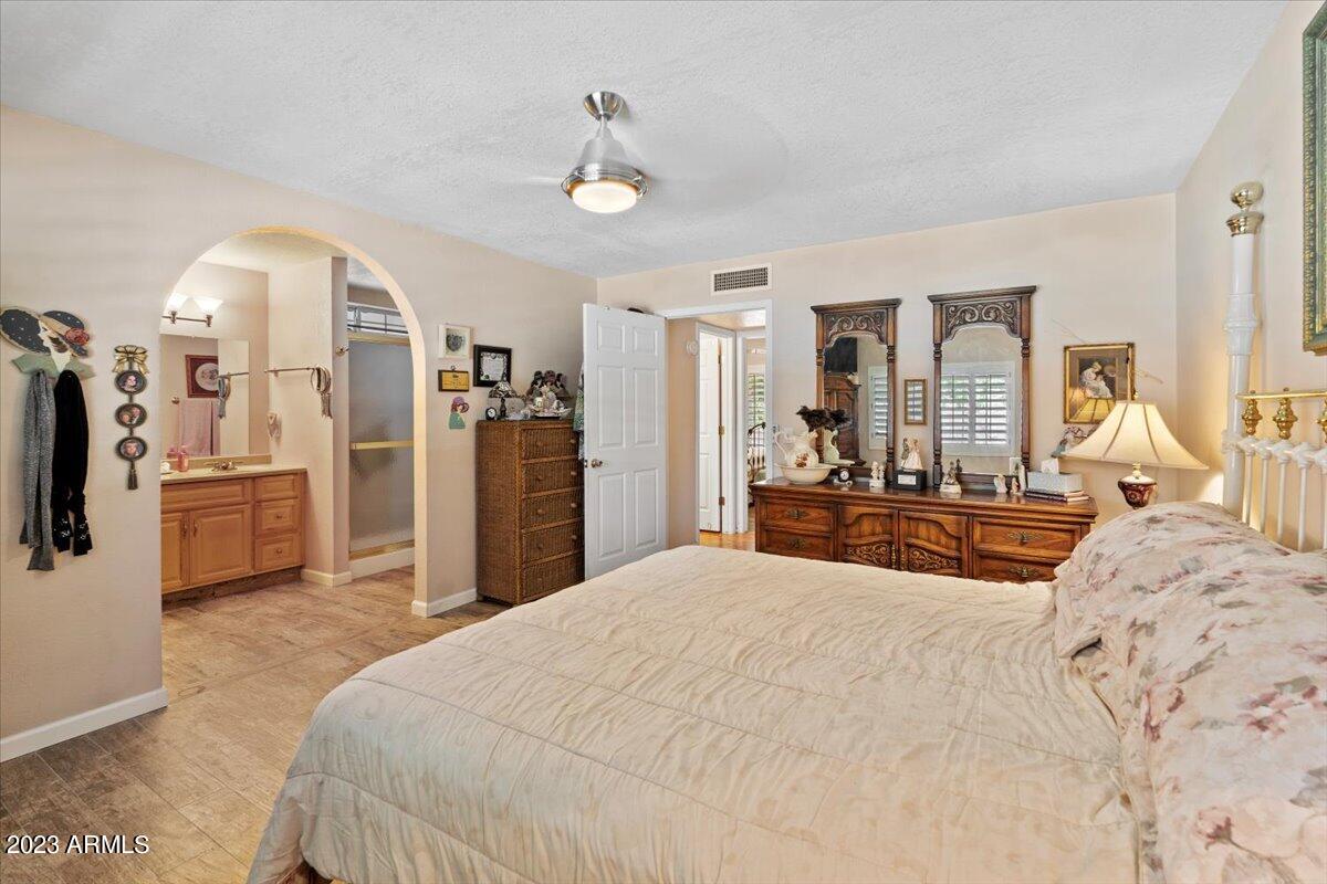 2944 W SANDRA Terrace