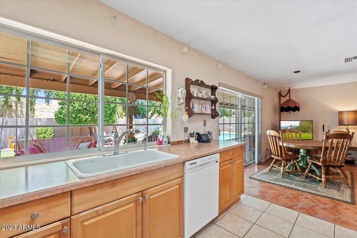 2944 W SANDRA Terrace