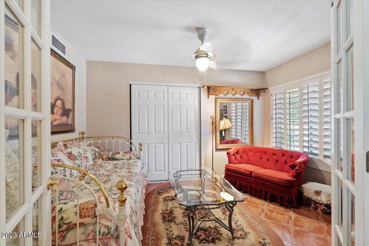 2944 W SANDRA Terrace