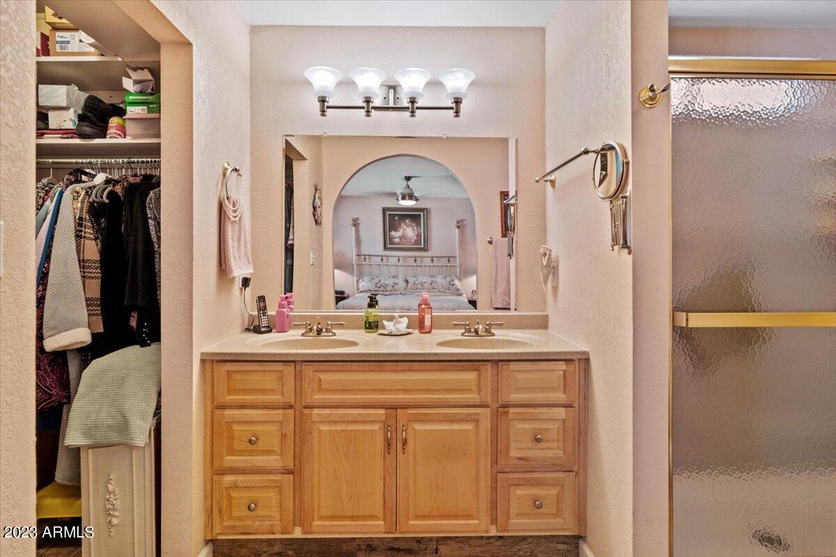 2944 W SANDRA Terrace