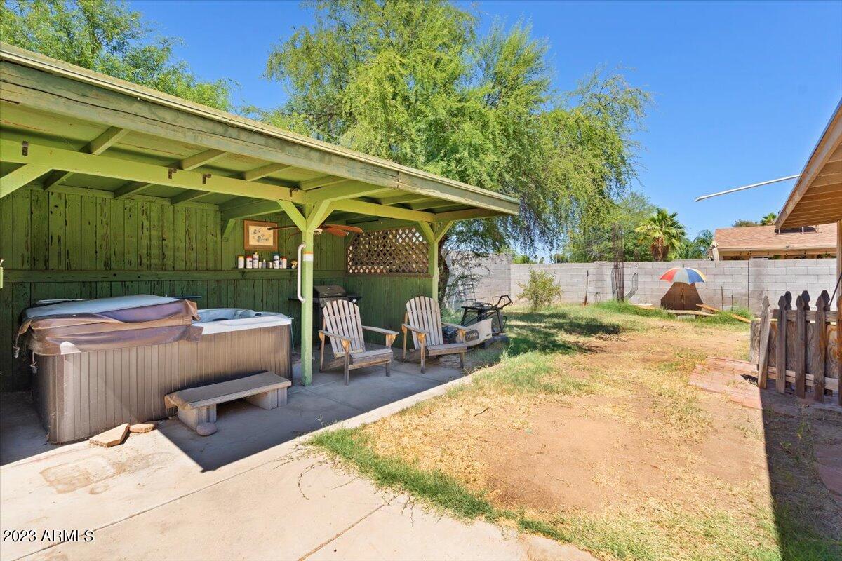 2102 E MONTE CRISTO Avenue