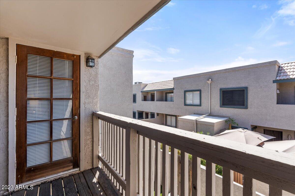 2311 E HARTFORD Avenue, 15