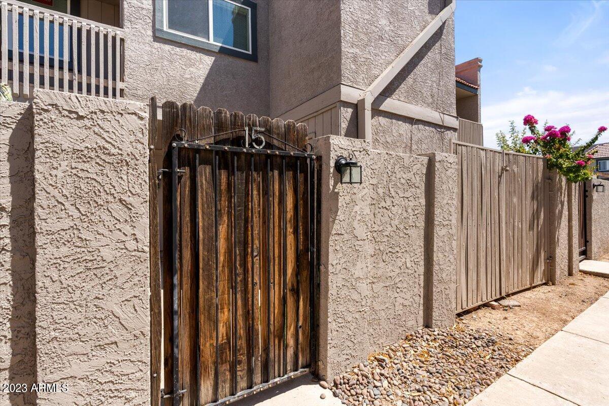 2311 E HARTFORD Avenue, 15