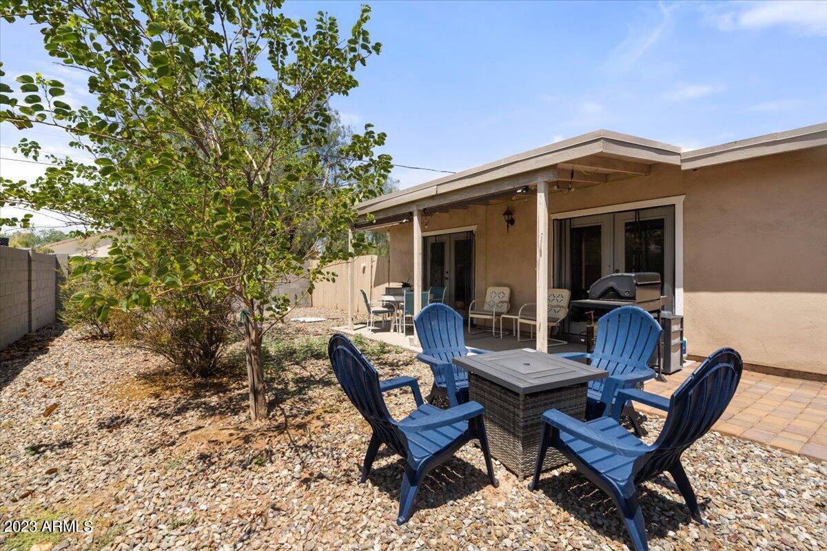 7039 E LARKSPUR Drive