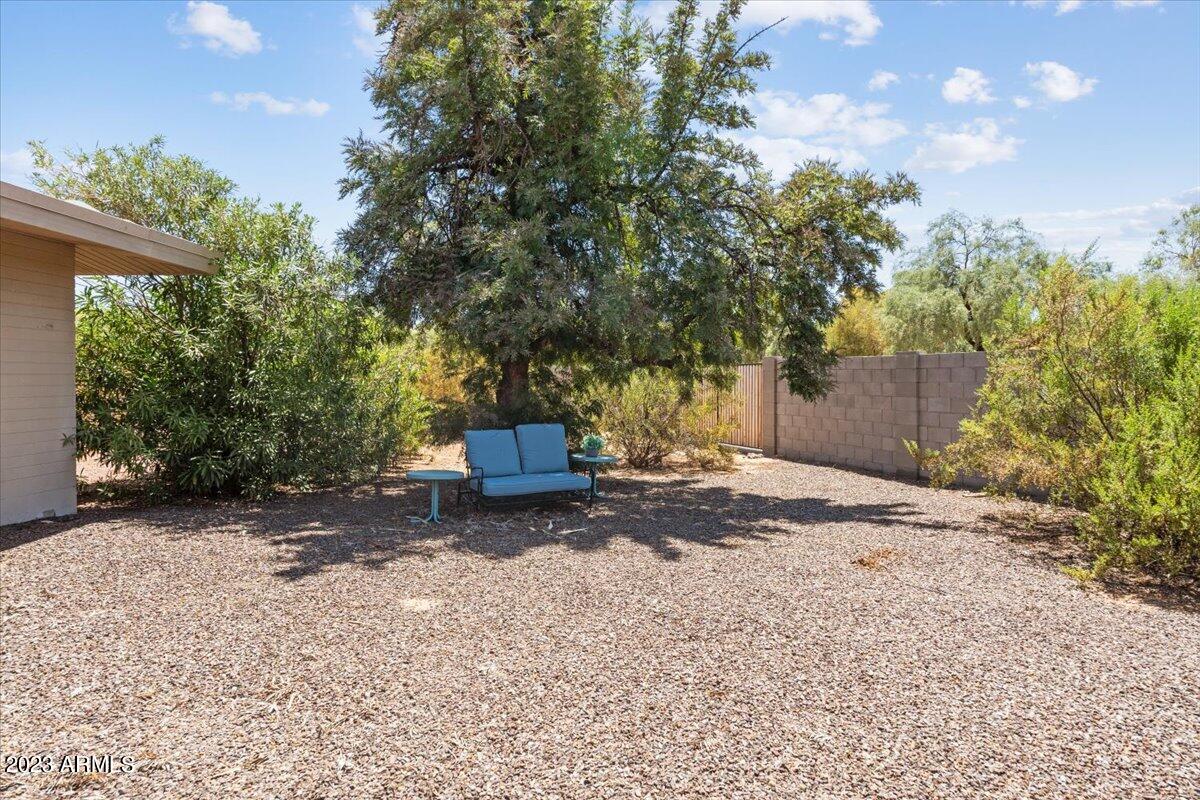 7039 E LARKSPUR Drive
