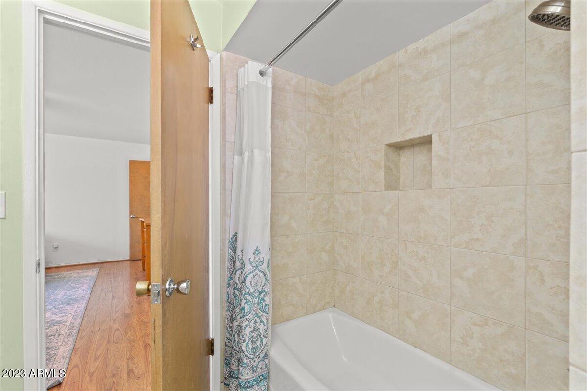 7039 E LARKSPUR Drive