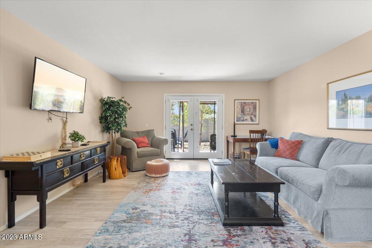7039 E LARKSPUR Drive