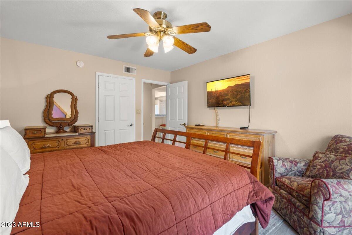 7039 E LARKSPUR Drive