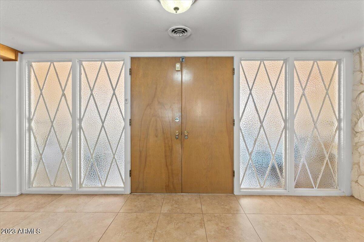 7039 E LARKSPUR Drive