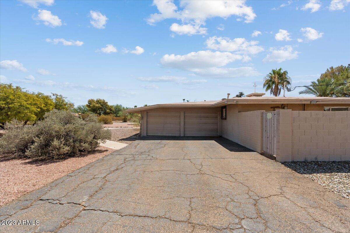 7039 E LARKSPUR Drive