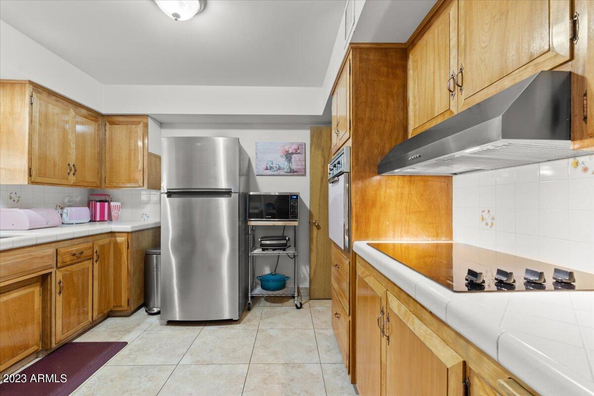 7039 E LARKSPUR Drive