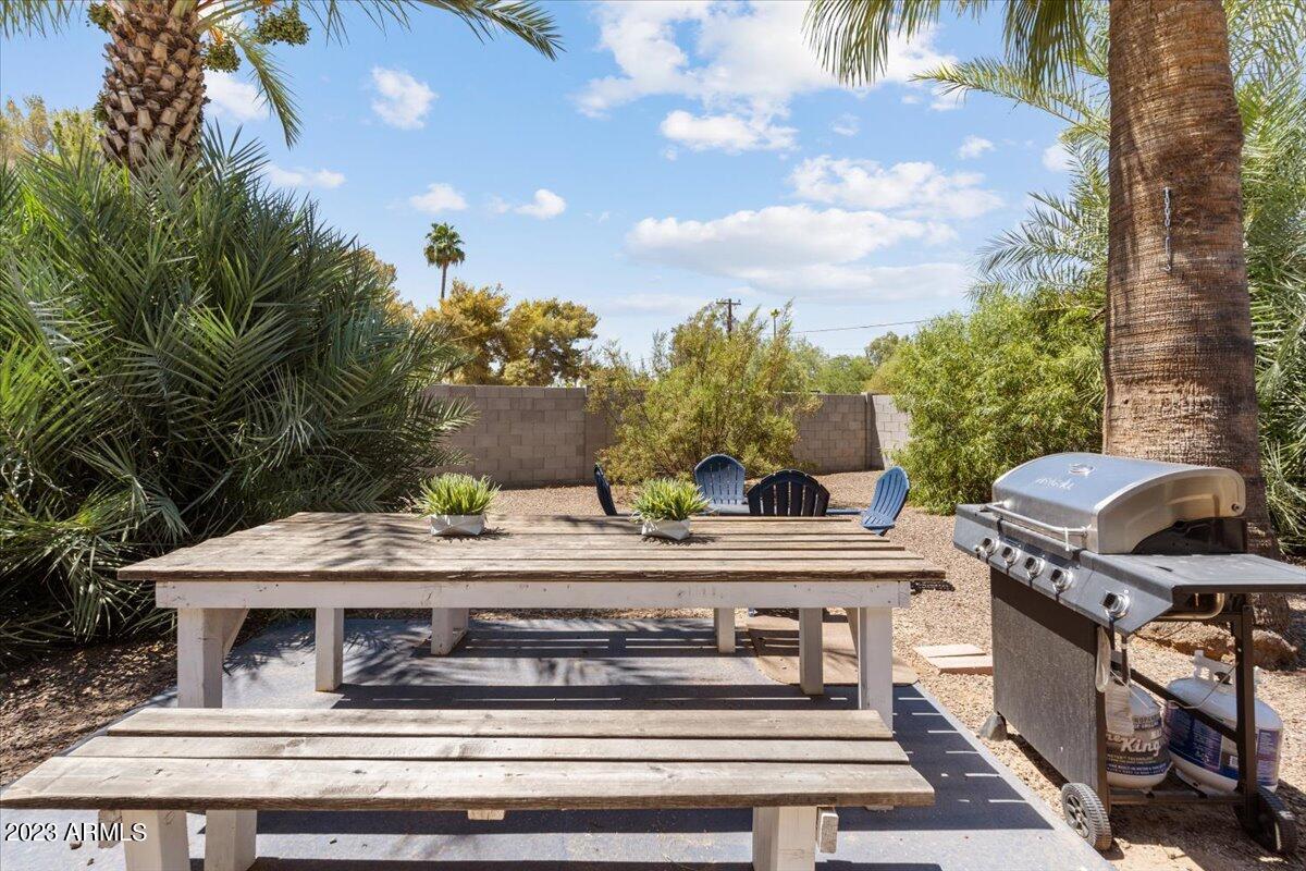 7039 E LARKSPUR Drive