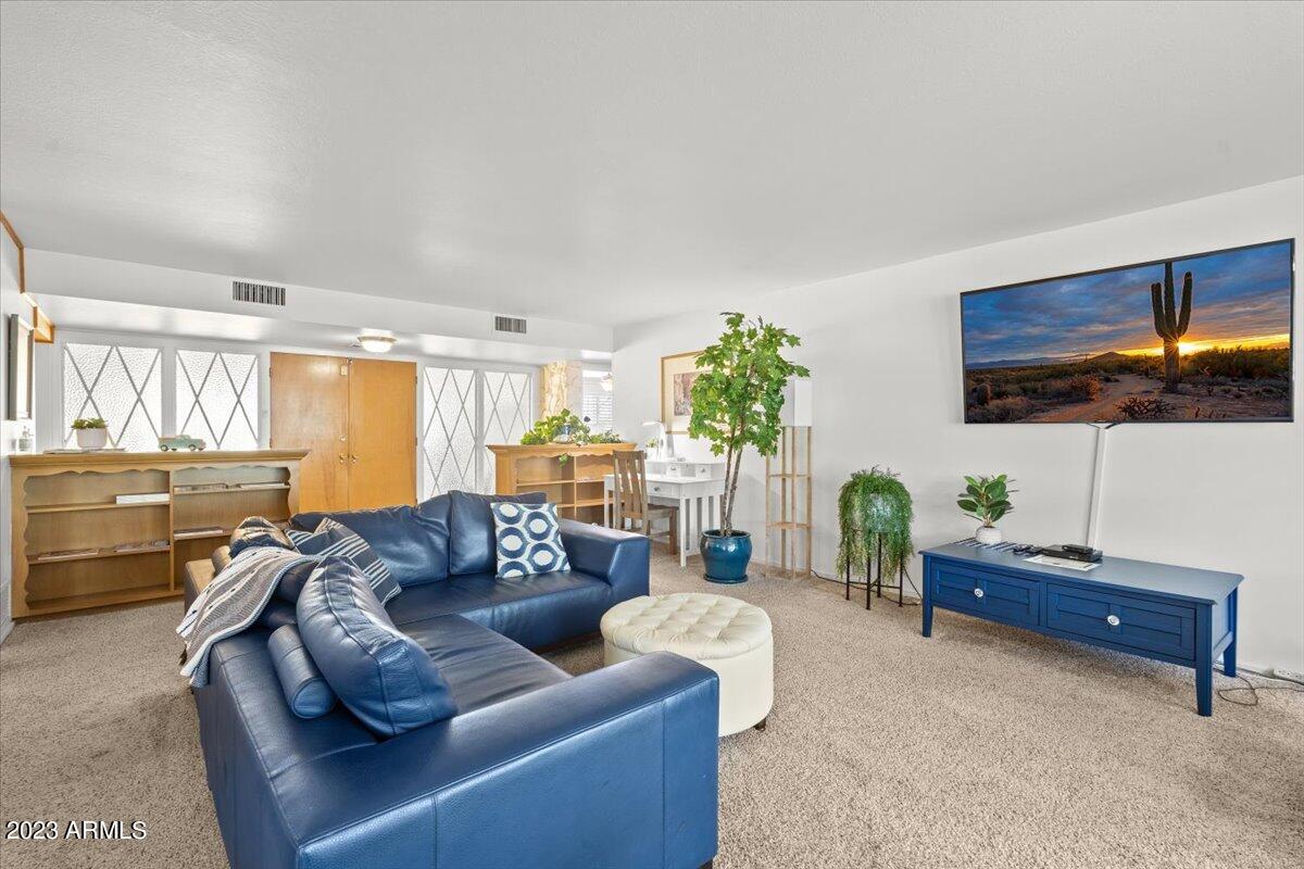 7039 E LARKSPUR Drive
